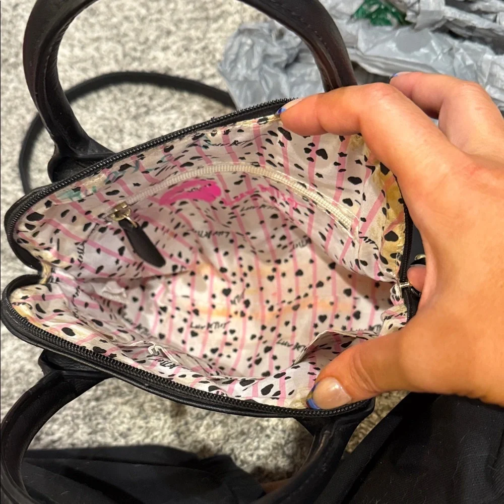 Betsey Johnson Handbag sunglasses lips crossbody bag purse designer chic fashion - Picture 7 of 9